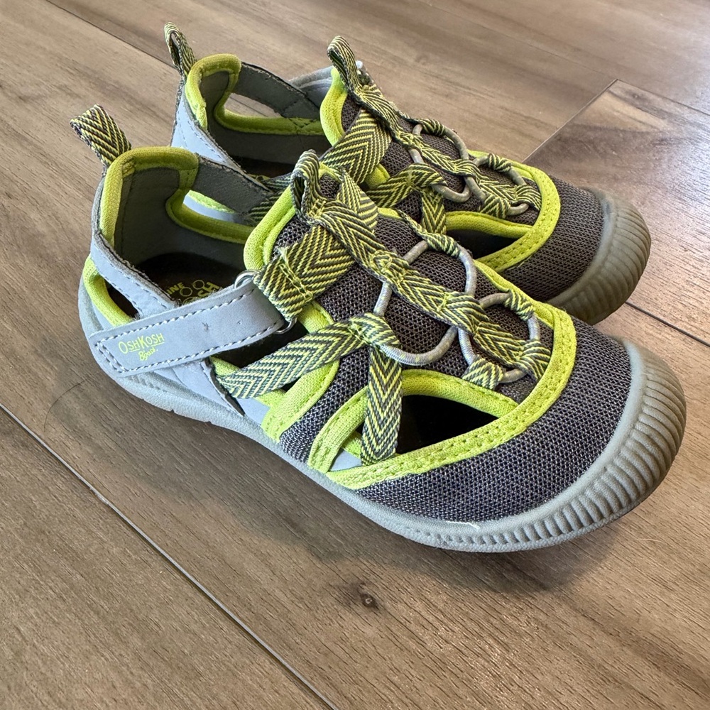 OshKosh B'gosh Gray and Lime Kids Active Sandals size 9